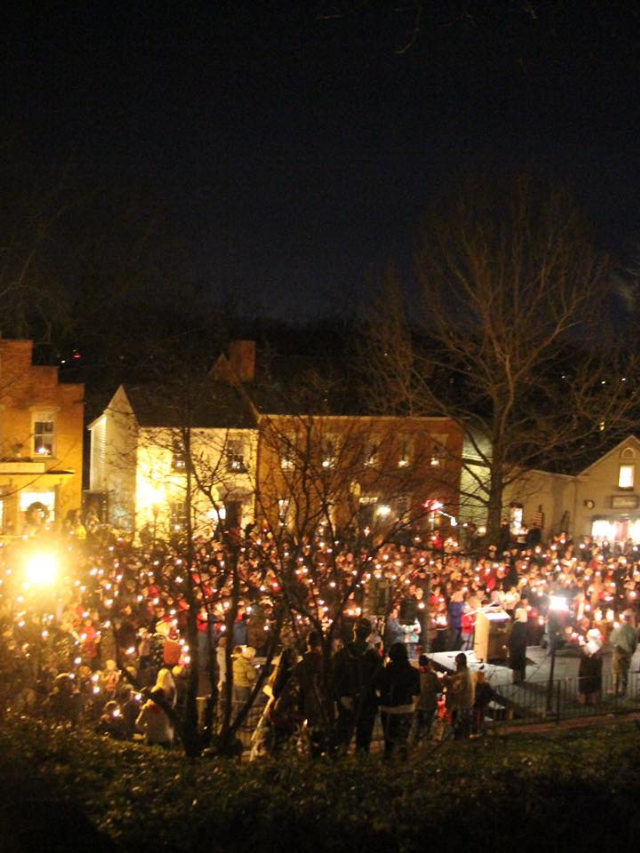 A Christmas Visit to Historic Roscoe Village Story