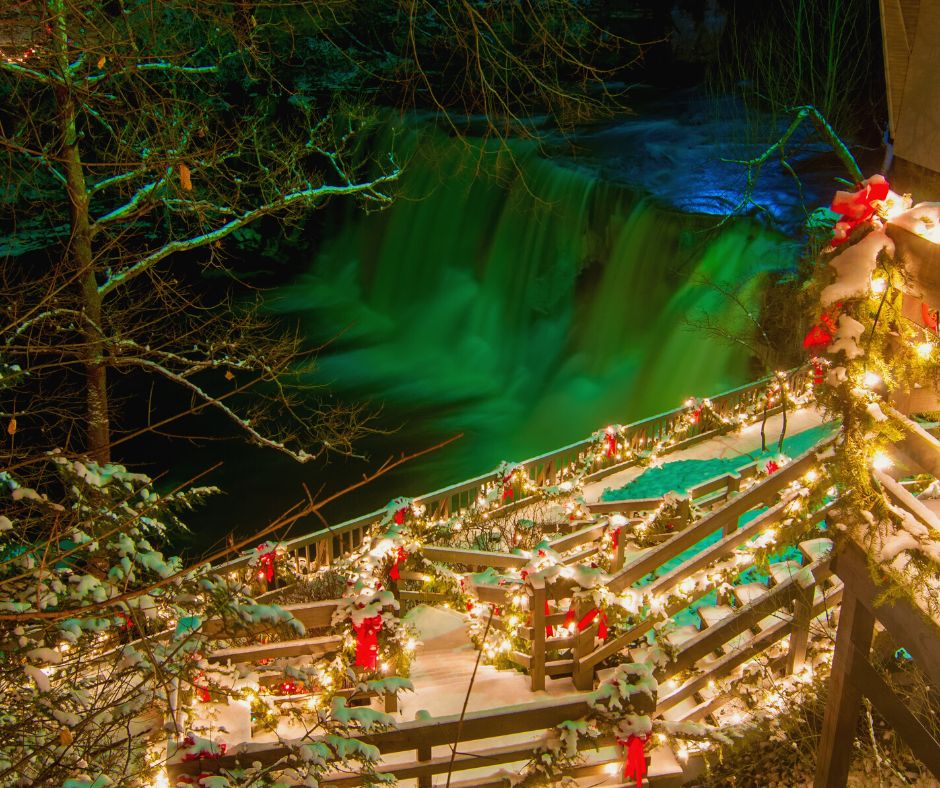Chagrin Falls, Ohio Christmas Lights