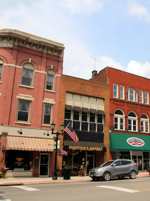 DISCOVERING HISTORICAL CHARM IN DOWNTOWN CAMBRIDGE STORY